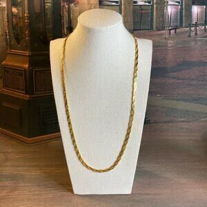 0089 NWT Trifari Classic Minimalist Flat Weave Chain Gold Tone Necklace